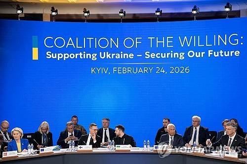 전쟁 4주년인 지난달 24일 우크라이나 키이우에서 회동한 젤렌스키 대통령과 유럽 지도자들 [로이터 연합뉴스 자료사진. 재판매 및 DB 금지]