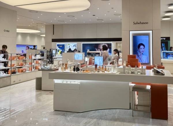 서울 영등포구 여의도동에 위치한 더현대 서울에 입점한 아모레퍼시픽 브랜드 설화수 매장 전경./사진=김견희 기자