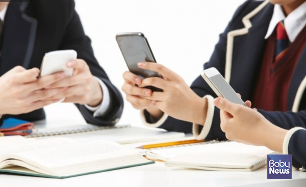 3월부터 학생의 교내 스마트기기 사용이 제한된다. ⓒ베이비뉴스