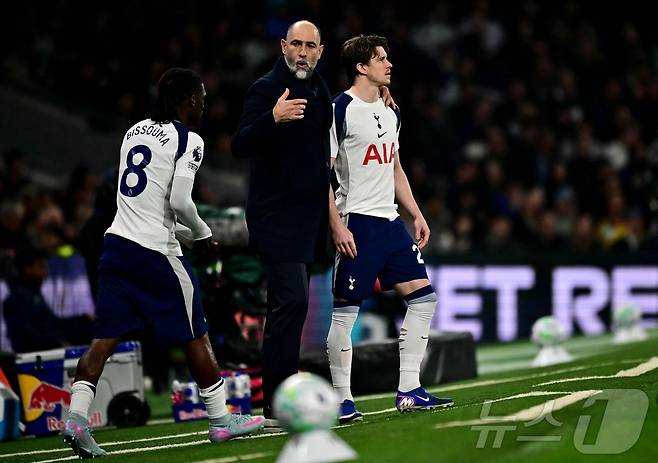 이고르 투도르 감독(가운데)은 토트넘 홋스퍼 지휘봉을 잡은 뒤 3경기에서 승점 1도 따내지 못했다. ⓒ AFP=뉴스1