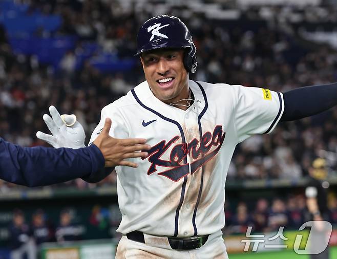 5일 오후 일본 도쿄돔에서 열린 2026 월드베이스볼클래식 C조 1차전 대한민국과 체코의 경기. 대한민국의 8회말 2사 주자없는 상황때 저마이 존스가 솔로홈런을 친 뒤 기뻐하고 있다. 2026.3.5 ⓒ 뉴스1 구윤성 기자