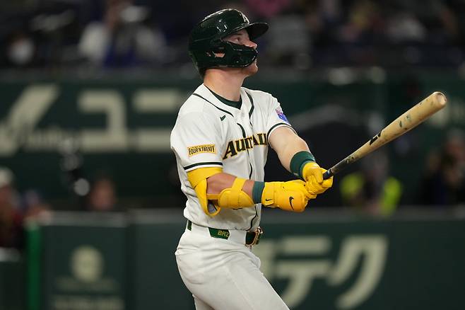 Australia's Travis Bazzana hits a solo home run against Taiwan in the seventh inning of a World Baseball Classic game in Tokyo, Thursday, March 5, 2026. AP연합뉴스