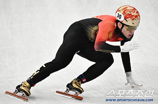 21일(한국시간) 이탈리아 밀라노 스피드스케이팅 아레나에서 열린 밀라노동계올림픽 쇼트트랙 남자 5000m 계주 파이널B 경기. 경기를 펼치는 린샤오쥔. 밀라노(이탈리아)=송정헌 기자songs@sportschosun.com/2026.02.21/