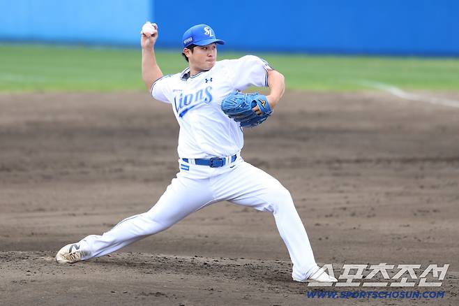 삼성 라이온즈 최원태가 5일 LG 트윈스와의 연습경기서 역투하고 있다. 사진제공=삼성 라이온즈
