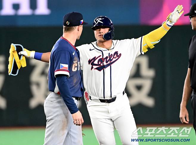 5일 일본 도쿄돔에서 열린 WBC(월드베이스볼클래식) 한국과 체코의 경기. 7회말 안현민이 2루타를 치고 기뻐하고 있다. 도쿄(일본)=허상욱 기자wook@sportschosun.com/2026.03.05/
