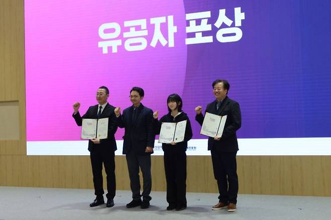 동의대 창업보육센터 입주기업 오투랩, 부산시장 표창.(오른쪽 첫 번째 오투랩 이수경 대표)