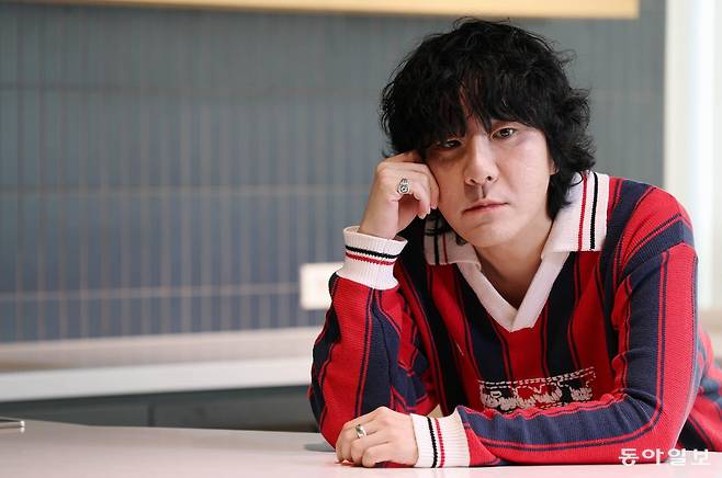 3일 만난 변성현 감독은 “제 꿈은 ‘평타 이상’ 되는 감독”이라며 “‘이 감독 영화는 정말 재밌을 거야’까지 가면 좋겠지만, 적어도 시간 아깝지 않은 감독으로 남았으면 한다”고 했다. 2010년 신인 영화 창작자 지원 프로그램을 통해 데뷔한 그는 6일 열리는 CJ문화재단의 ‘스토리업: 컬처 토크’의 패널로 참석한다. 전영한 기자 scoopjyh@donga.com