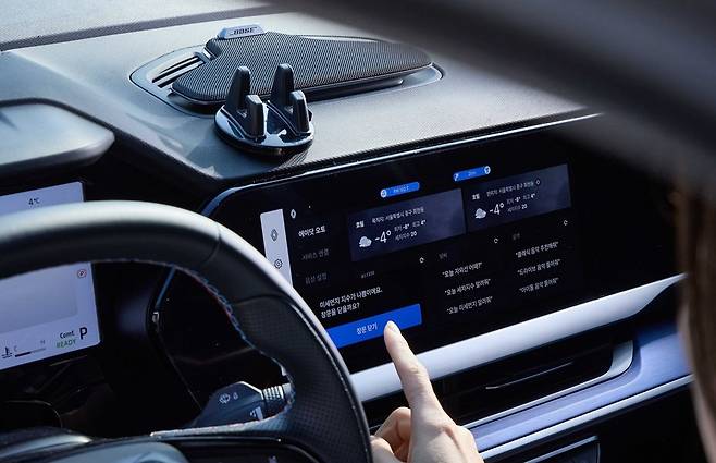 SKT가 르노코리아의 신형 차량 ‘필랑트 (Filante)’에 차세대 차량용 AI 에이전트인 ‘에이닷 오토’를 적용했다.