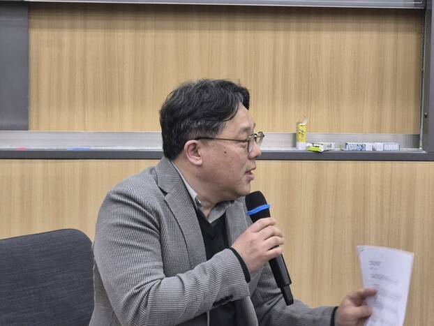 대담 사회를 맡은 전치형 한국과학기술학회 회장(카이스트 교수)