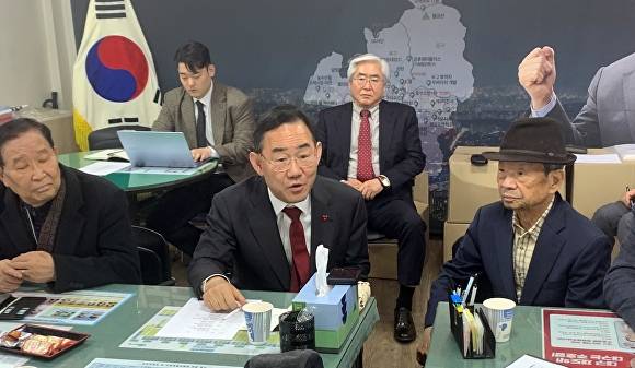 주호영 국회의원 지역 사무실에서 열린 한국과학기술단체총연합회(과총) 대구지부 회원 간담회에서 주 의원이 발언하고 있다 [사진=주호영 의원실]