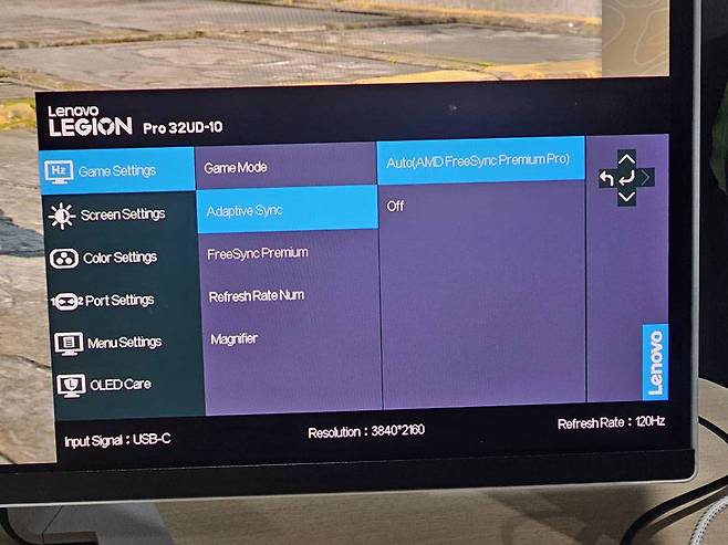 요즘 게이밍 모니터의 필수 요소인 프리싱크 등의 가변 주사율 기능도 지원한다 / 출처=IT동아