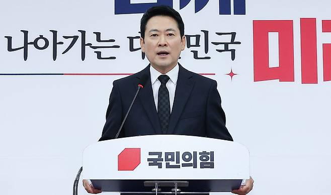 장동혁 국민의힘 대표가 지난달 20일 국회에서 기자회견을 열고 윤석열 전 대통령 1심 선고와 관련한 입장을 발표하고 있다. 임현동 기자