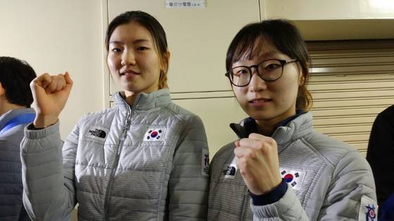 2017년 삿포로 겨울아시안게임 여자 쇼트트랙에서 2관왕에 오른 심석희(왼쪽)와 최민정.