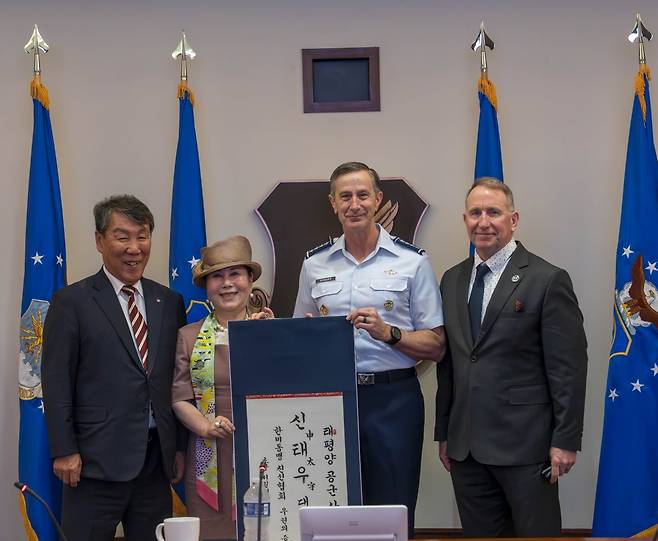 슈나이더 대장 작명식