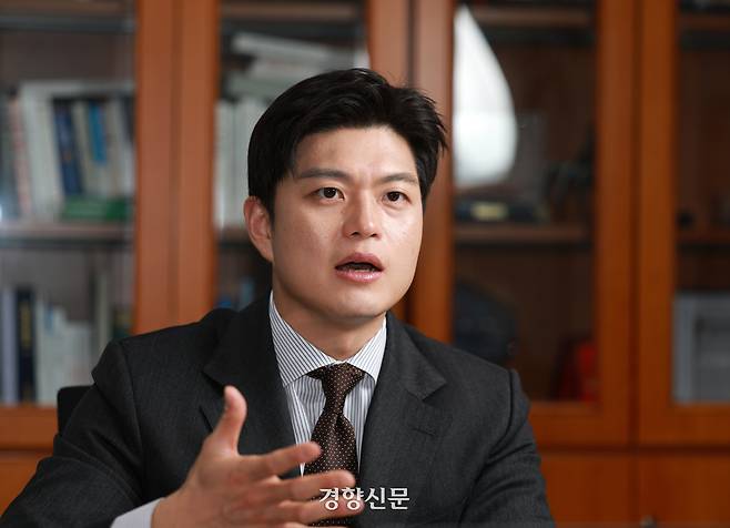 김용태 국민의힘 의원이 5일 국회 의원회관 사무실에서 경향신문과 인터뷰하고 있다. 정지윤 선임기자