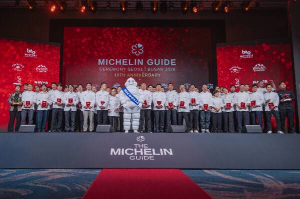 미쉐린 스타 레스토랑이 기념 촬영을 하고 있다. 미쉐린 가이드 제공