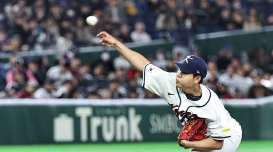 역투하는 한국 선발 소형준. 사진(도쿄=연합뉴스)