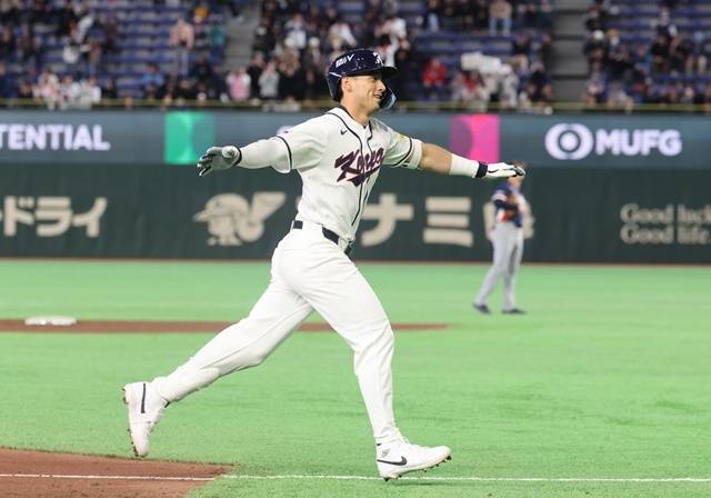 5일 일본 도코돔에서 열린 2026 월드베이스볼클래식(WBC) 조별리그 C조 1차전 한국과 체코의 경기. 5회말 1사 1루 한국 셰이 위트컴이 2점 홈런을 친 뒤 자축하고 있다. 사진=연합뉴스