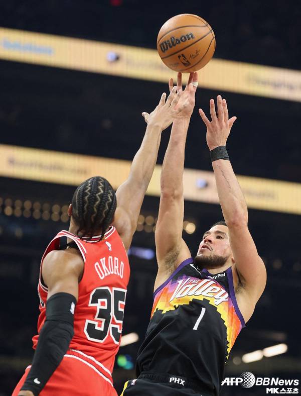 데빈 부커는 이날 팀 공격을 이끌었다. 사진(美 피닉스)=ⓒAFPBBNews = News1