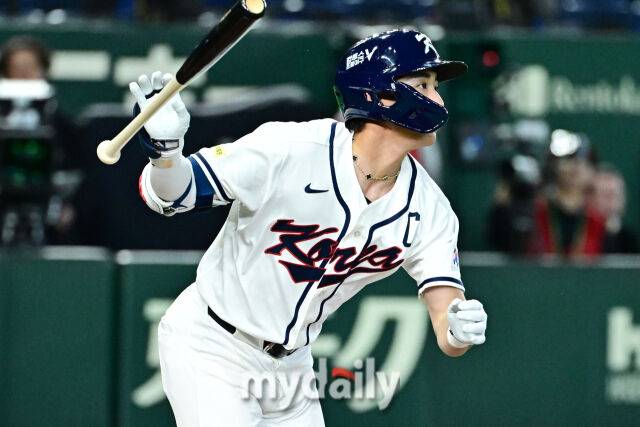 5일 일본 도쿄돔에서 열린 2026 월드 베이스볼 클래식(WBC) 조별리그 한국-체코 경기. 이정후가 1회말 1사 1루에 안타를 치고 있다./도쿄(일본)=한혁승 기자
