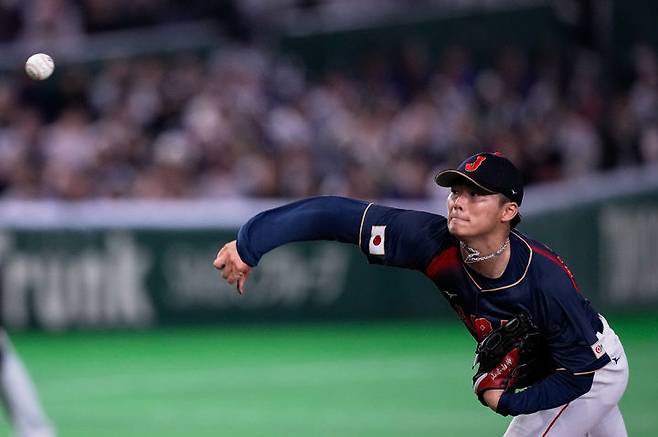 [도쿄=AP/뉴시스] 일본 선발 야마모토 요시노부가 6일 일본 도쿄돔에서 열린 2026 월드베이스볼클래식(WBC) 조별 리그 C조 대만과 경기 2회 말 투구하고 있다. 야마모토는 2⅔이닝 무피안타 2탈삼진 3볼넷 무실점 위력투를 선보였다. 2026.03.06.