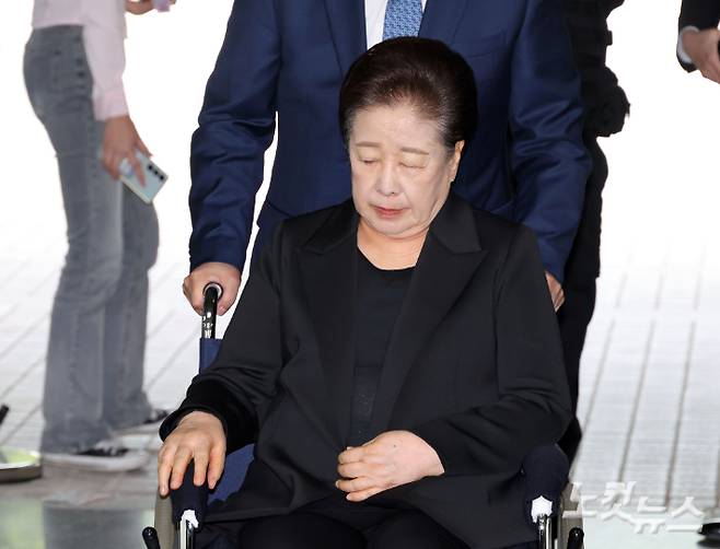 국민의힘 권성동 의원에게 불법 정치 자금을 전달하는 등 '정교유착 국정농단' 의혹을 받고 있는 통일교 한학자 총재. 황진환 기자