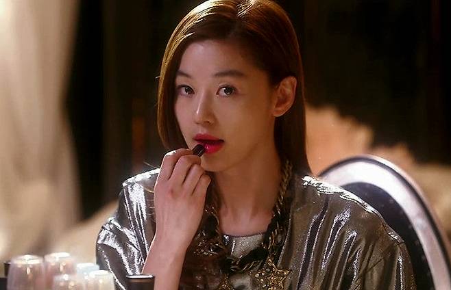 “입맛 돌까 봐 무서워”...식욕마저 립스틱으로 묶어버린 전지현의 습관. SBS ‘별에서 온 그대’ 캡처