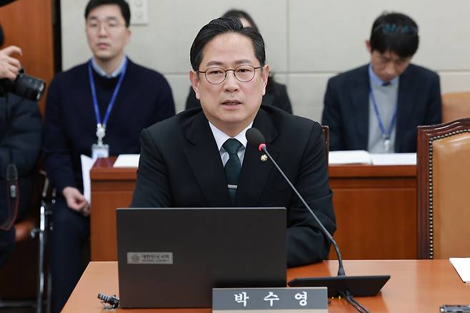 2월12일 국회에서 열린 대미투자특별법 처리를 위한 특별위원회 제1차 전체회의에서 박수영 국민의힘 의원이 야당 간사로 선임된 뒤 인사말하고 있다. ⓒ 연합뉴스