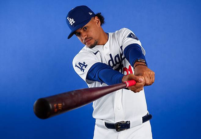 산티아고 에스피날이 김혜성이 WBC 출전으로 팀을 떠난 사이 시범경기에서 맹활약을 펼치고 있다. Getty Images코리아