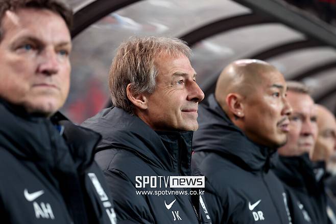 ▲ 대한축구협회는 2023년 초, 클린스만을 새로운 대표팀 감독으로 선임했다. 하지만 클린스만은 곧바로 재택근무 논란을 일으켰으며, 2023 카타르 아시안컵에서는 손흥민과 이강인 등 주축 선수들의 개인 능력에 의존하는 축구를 선보이며 빈축을 샀다. ⓒ곽혜미 기자