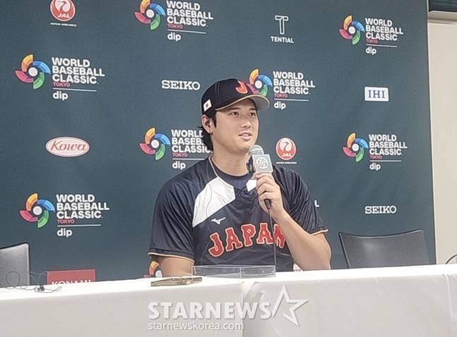 4일 인터뷰를 하고 있는 오타니. /사진=박수진 기자