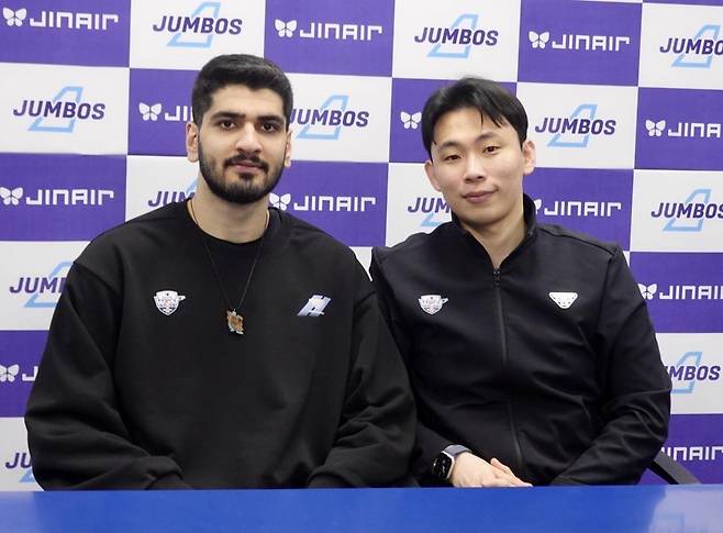 인터뷰에 나선 우리카드의 알리(왼쪽) [촬영 이동칠]