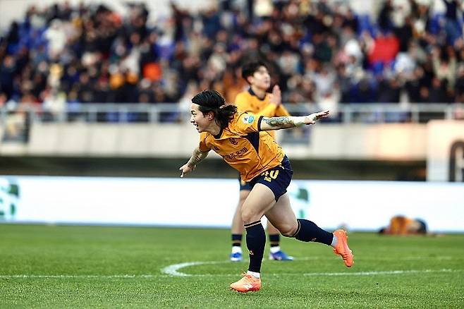 7일 인천과의 홈 경기에서 멀티골 기록 후 세리머니 중인 신창무. 광주FC 제공