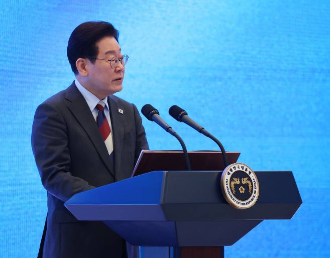 이재명 대통령이 5일 청와대 영빈관에서 열린 2026 밀라노-코르티나담페초 동계올림픽 선수단 격려 오찬에서 격려사를 하고 있다.(연합뉴스)