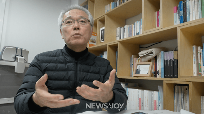 송인수 대표를 3월 5일 만나 인터뷰했다. 그는 오랫동안 출신학교채용차별방지법 제정을 위해 목소리 내 왔다. 뉴스앤조이 나수진