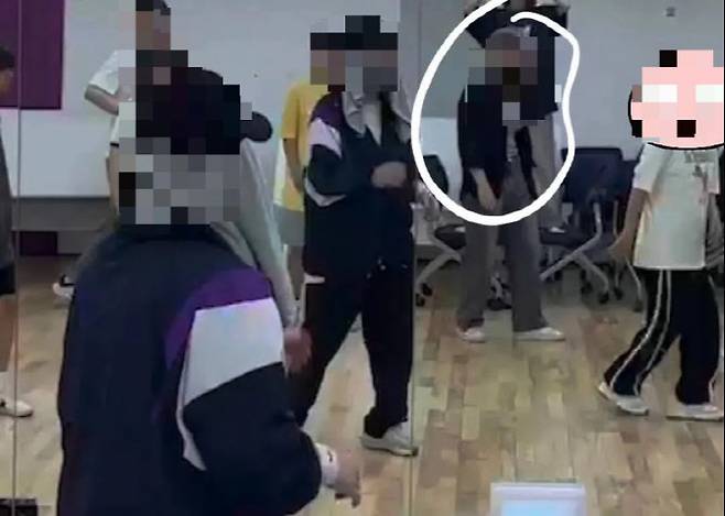 강북 모텔 살인 사건 피의자 20대 김모씨(흰색 동그라미)가 2024년 한 시설에서 춤을 배우고 있는 모습. (사진=독자 제공)