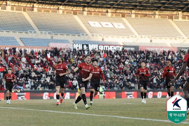 부천FC가 7일 열린 하나은행 K리그1 2026 2라운드 홈 경기에서 대전 하나시티즌과 1-1로 비겼다. (한국프로축구연맹 제공)