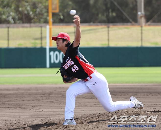 KIA 타이거즈 이의리가 6일 오키나와에서 열린 LG 트윈스와의 연습경기서 선발등판해 역투하고 있다. 사진제공=KIA 타이거즈