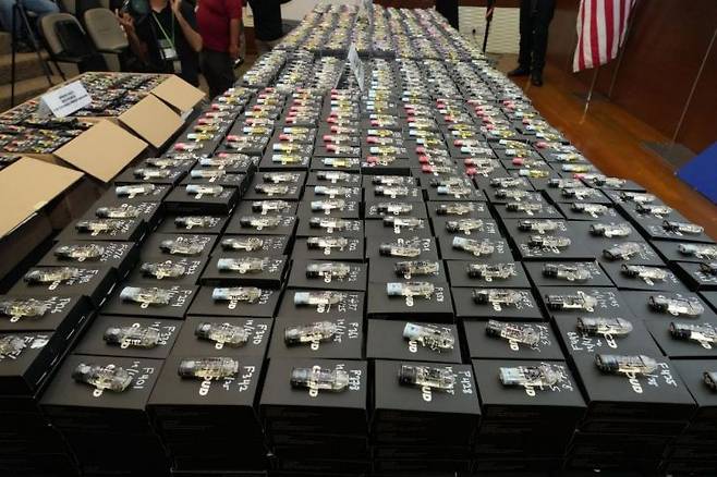 지난해 6월 국내에 밀반입하려다 국가정보원에 적발된 전자담배형 신종마약. 연합뉴스