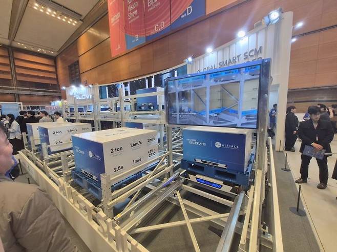 현대글로비스의 지쿠셔틀이 물류작업을 하고 있다. 김진영 기자