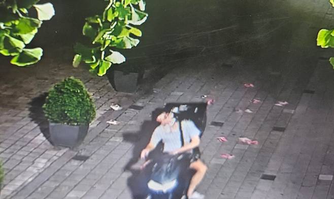 불법 전단지 살포 현장/서울경찰청