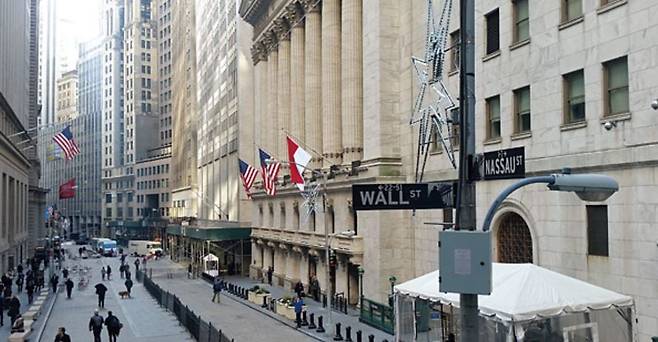 월스트리트의 부흥과 메인스트리트의 붕괴라는 미국 기업의 금융화 현상은 시진핑에게 큰 교훈을 남겼다.