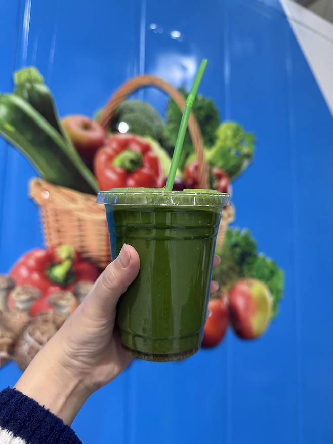 고소애 분말을 섞어 만든 ‘고소애 케일 주스’. 성신에코팜 제공