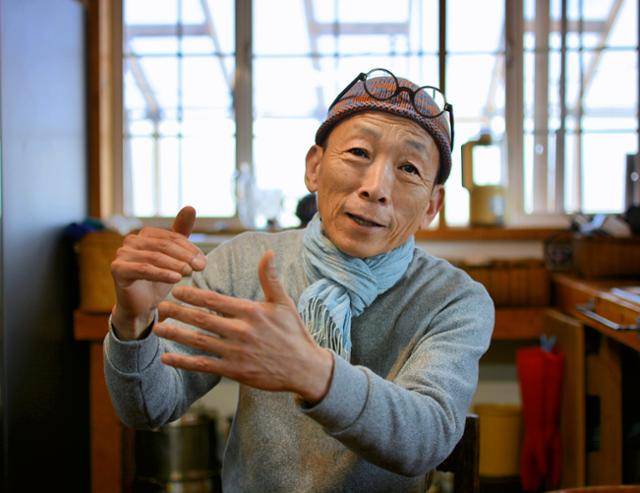 유튜버 최동익씨는 지난달 12일 울산 자택에서 한국일보와 만나 유튜브 채널을 새로 시작하려는 사람들에게 "'하고 싶은 것' '잘하는 것' '사회에 도움 될 만한 것'을 종합해서 아이템을 정하면 좋겠다"고 말했다.