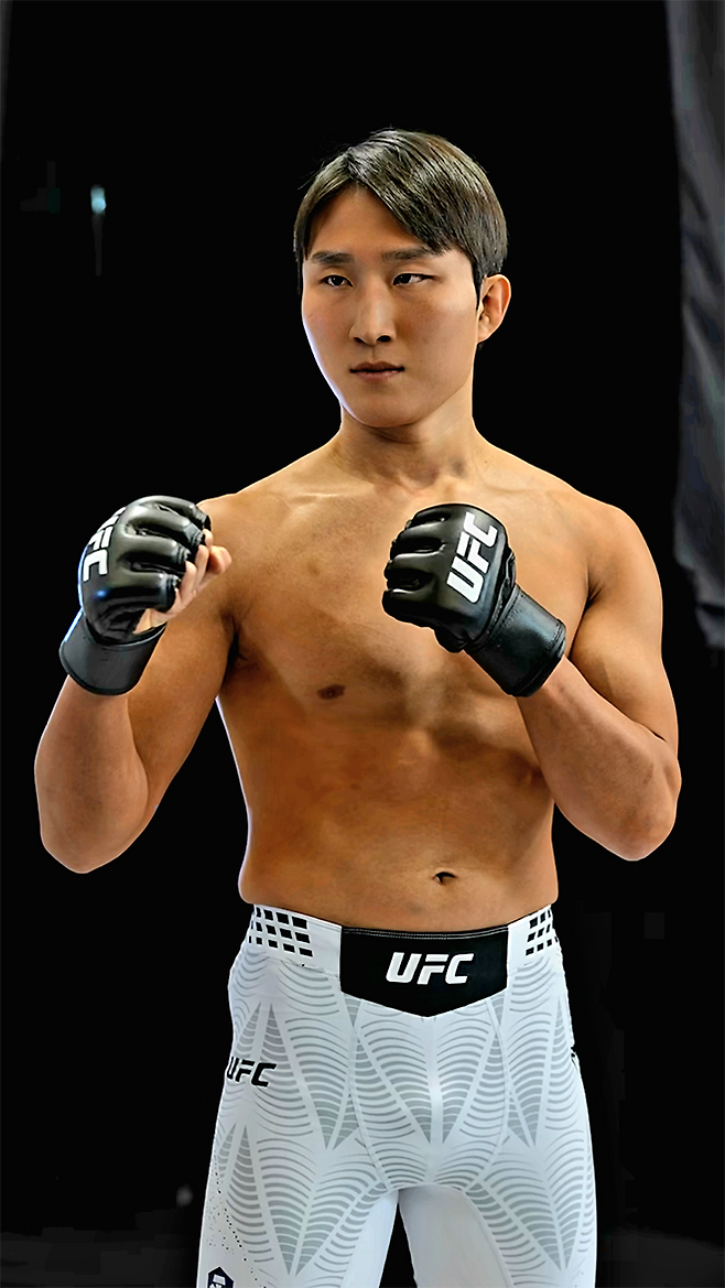 ‘코리안 타이거’ 이정영이 2026년 3월 미국 네바다주 메타 에이펙스에서 UFC 326 프로필 촬영을 하고 있다. 사진=TKO