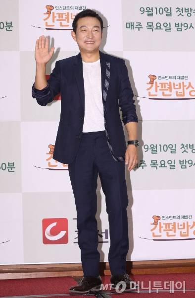 배우 이재룡이 음주운전 사고를 낸 뒤 달아났다가 경찰에 검거된 가운데 그가 출연했던 유튜브 콘텐츠 '짠한형 신동엽'에도 불똥이 튀었다. /사진=머니투데이 DB