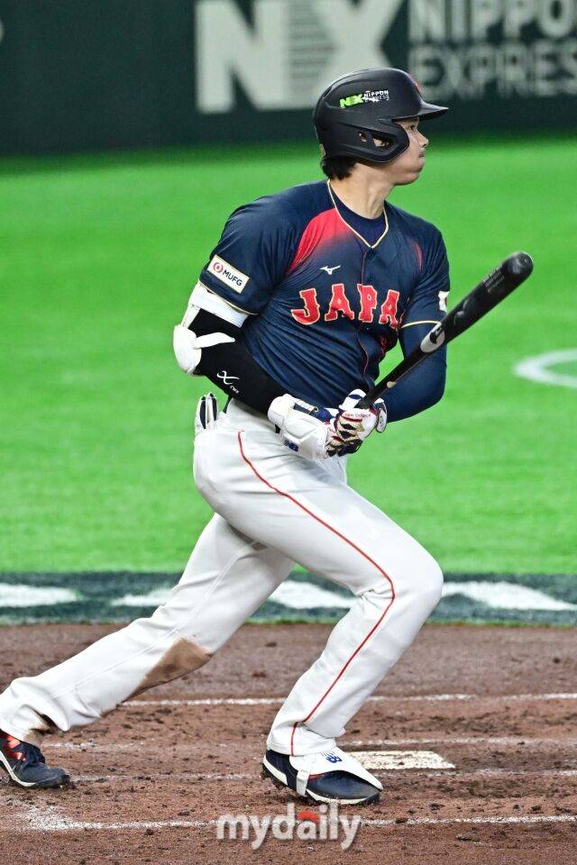 6일 일본 도쿄돔에서 열린 2026 월드 베이스볼 클래식(WBC) 조별리그 일본-대만 경기. 일본 오나티가 2회초 2사 1-3루에 1타점 적시타를 치고 있다. 2회에 만루와 1타점 적시타를 기록하는 오타니./도쿄(일본)=한혁승 기자