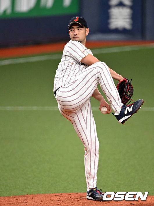 [OSEN=오사카(일본), 손용호 기자] 2일 일본 오사카 교세라돔에서 월드베이스볼클래식(WBC) 공식 연습 경기 일본 야구 대표팀과 오릭스 버팔로스의 경기가 열렸다.3일 한신 타이거스와 연습 경기 후 도쿄로 향하는 일본 야구 대표팀은 6일 대만과의 첫 경기에 이어 7일 한국전, 8일 호주전, 10일 체코전을 치른다.1회말 무사에서 일본 선발투수 기쿠치 유세이가 역투하고 있다. 2026.03.02 /spjj@osen.co.kr