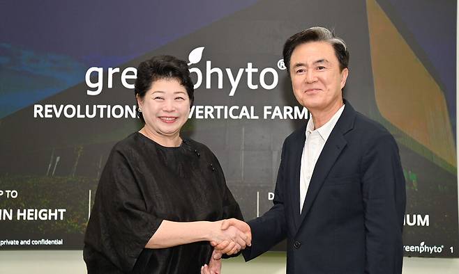 김태흠 지사와&nbsp;수잔 총(Susan Chong) CEO.