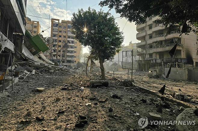 이스라엘 공습으로 파괴된 레바논 베이루트 남부 외곽 하레트 흐레이크 지역 건물들 [AFP=연합뉴스. 재판매 및 DB 금지]